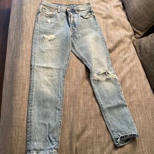 90’s style LEVIS STRAUSS distressed jeans. From free people